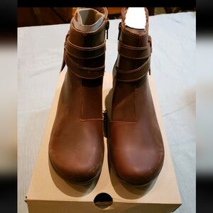 NEW IN BOX Clarks Womens Angie Spice Dark Tan Leather Boots- Sz 10M